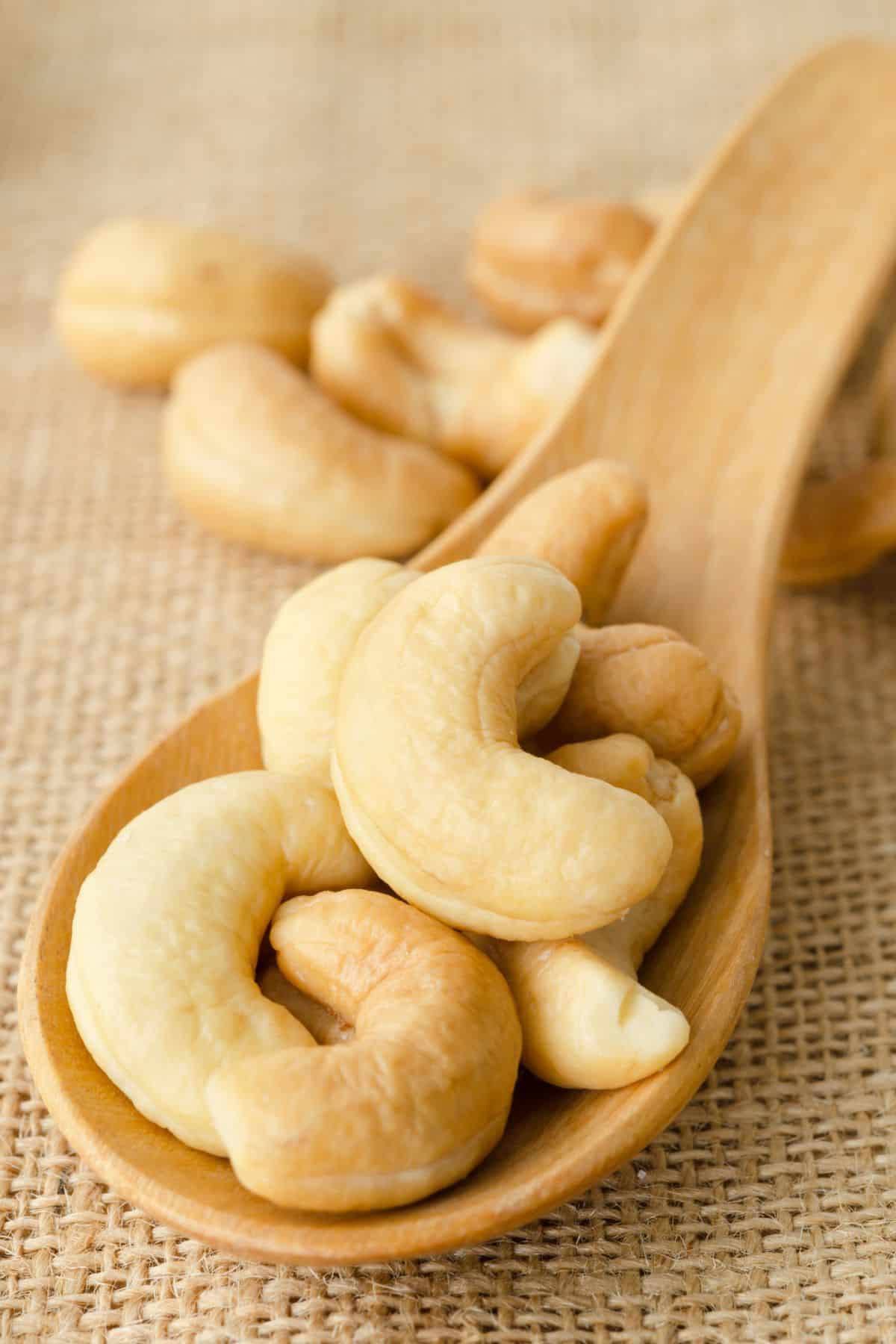 raw cashews