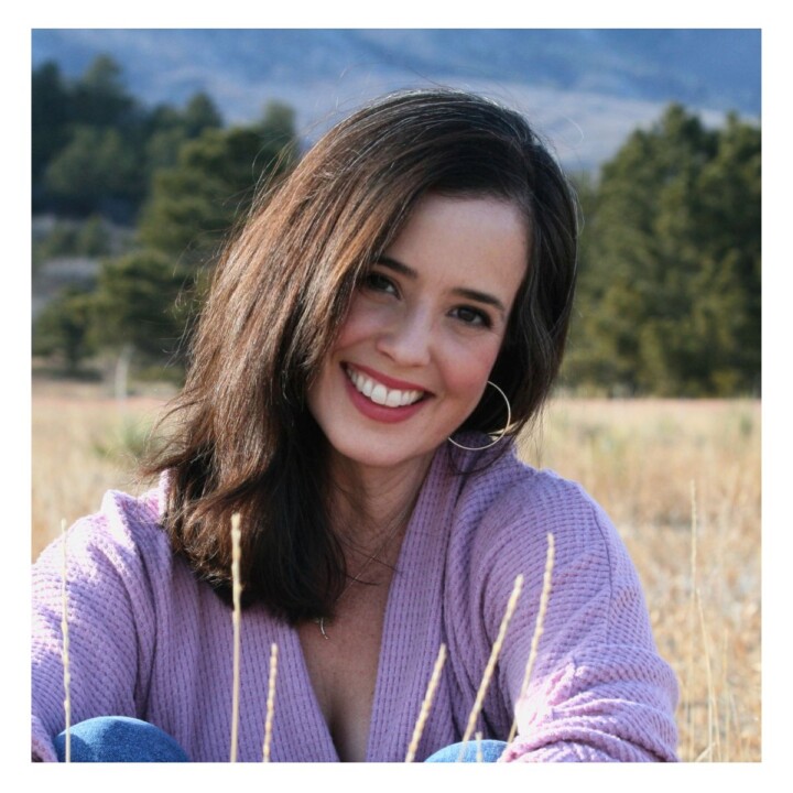 Regina Pearce headshot .